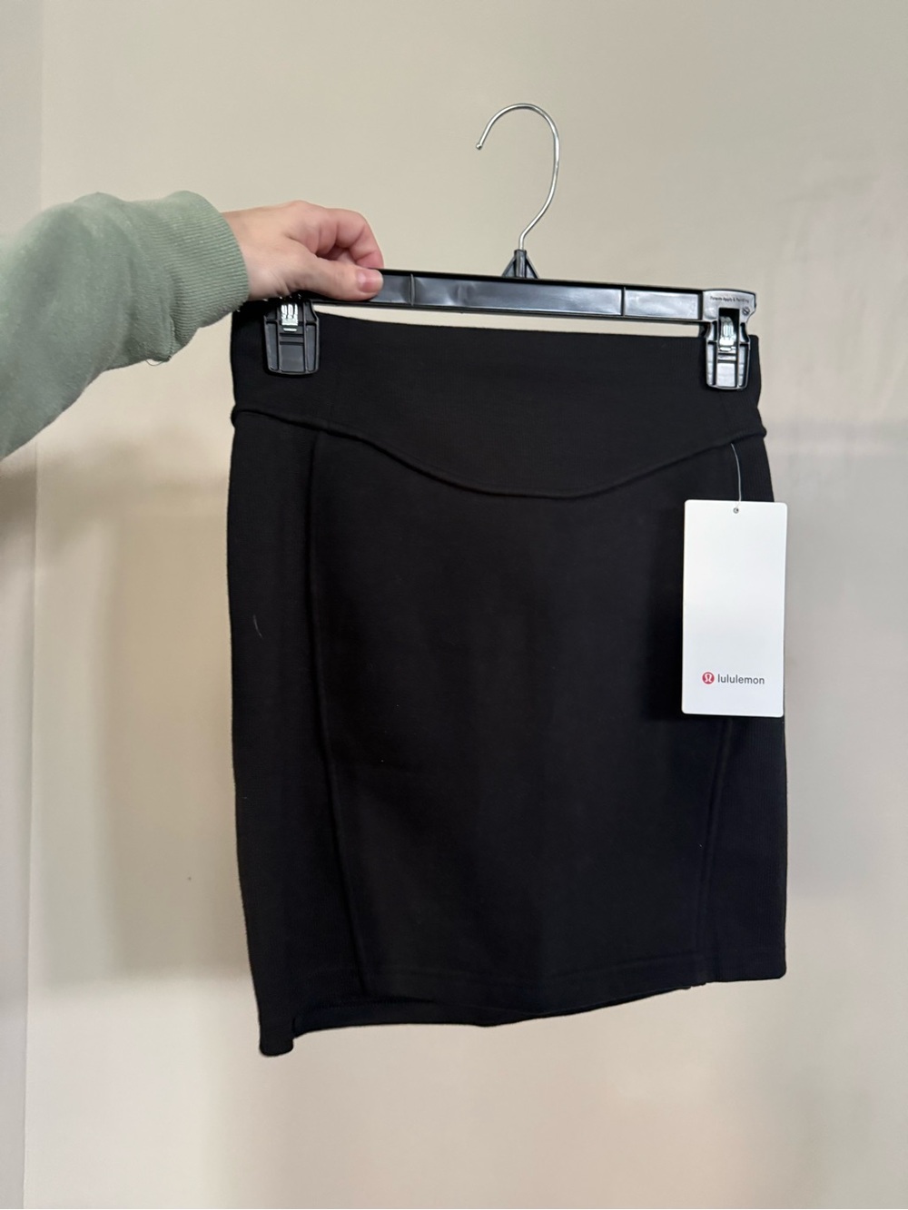 Lululemon Black Women’s Mini Skirt - Picture 4 of 6